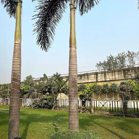 Hotel O The Resort Rāmpur Buitenkant foto